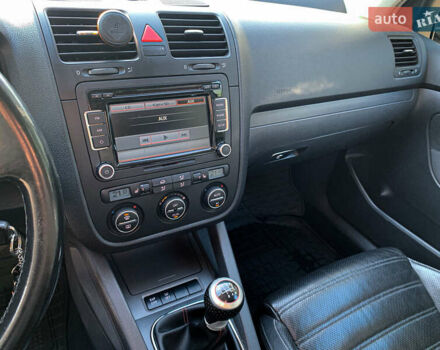 Сірий Фольксваген Гольф, об'ємом двигуна 1.97 л та пробігом 430 тис. км за 7200 $, фото 16 на Automoto.ua