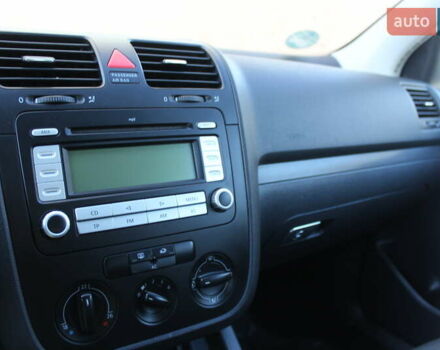 Серый Фольксваген Гольф, объемом двигателя 1.6 л и пробегом 195 тыс. км за 5890 $, фото 31 на Automoto.ua