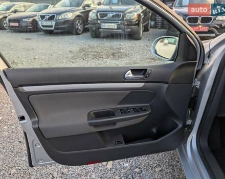 Серый Фольксваген Гольф, объемом двигателя 1.6 л и пробегом 244 тыс. км за 5950 $, фото 24 на Automoto.ua