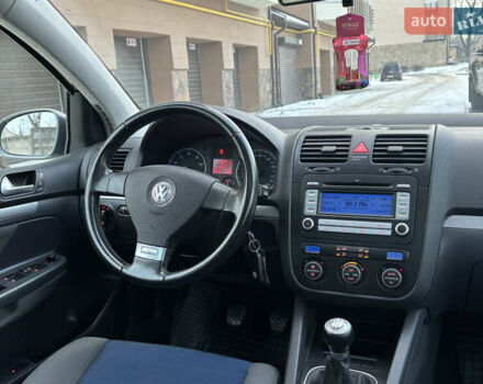 Серый Фольксваген Гольф, объемом двигателя 1.6 л и пробегом 211 тыс. км за 6199 $, фото 24 на Automoto.ua
