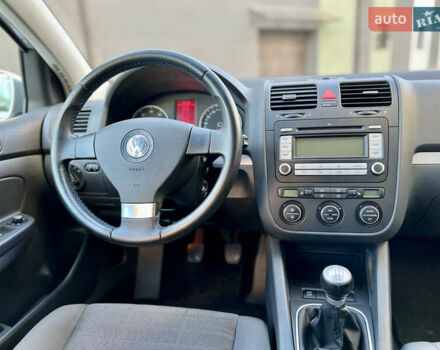 Сірий Фольксваген Гольф, об'ємом двигуна 1.4 л та пробігом 185 тис. км за 6450 $, фото 107 на Automoto.ua