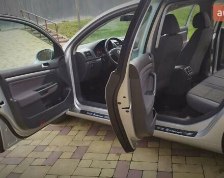 Сірий Фольксваген Гольф, об'ємом двигуна 1.6 л та пробігом 200 тис. км за 6950 $, фото 143 на Automoto.ua