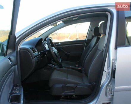 Серый Фольксваген Гольф, объемом двигателя 1.6 л и пробегом 195 тыс. км за 5890 $, фото 29 на Automoto.ua