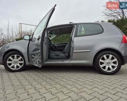 Сірий Фольксваген Гольф, об'ємом двигуна 1.6 л та пробігом 255 тис. км за 5600 $, фото 6 на Automoto.ua