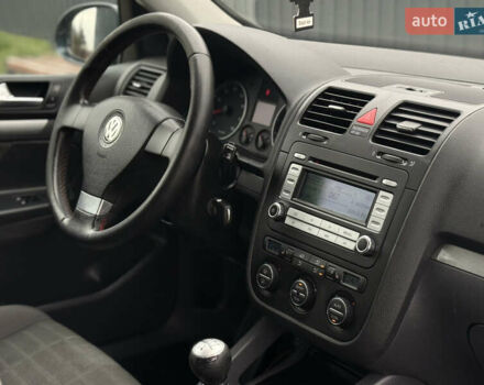 Сірий Фольксваген Гольф, об'ємом двигуна 1.6 л та пробігом 229 тис. км за 5555 $, фото 63 на Automoto.ua