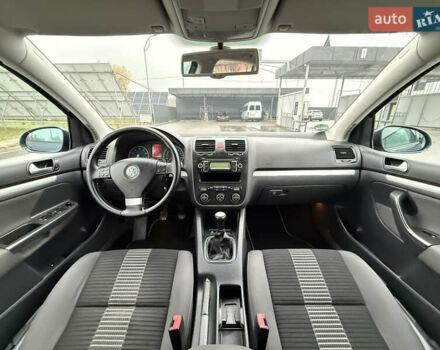 Серый Фольксваген Гольф, объемом двигателя 1.6 л и пробегом 227 тыс. км за 6300 $, фото 33 на Automoto.ua