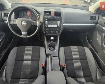 Серый Фольксваген Гольф, объемом двигателя 1.6 л и пробегом 299 тыс. км за 6790 $, фото 23 на Automoto.ua