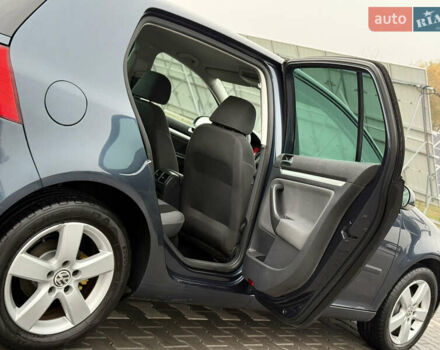 Серый Фольксваген Гольф, объемом двигателя 1.6 л и пробегом 227 тыс. км за 6300 $, фото 72 на Automoto.ua