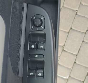 Серый Фольксваген Гольф, объемом двигателя 1.6 л и пробегом 299 тыс. км за 6390 $, фото 12 на Automoto.ua