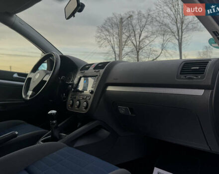 Серый Фольксваген Гольф, объемом двигателя 1.6 л и пробегом 170 тыс. км за 6600 $, фото 61 на Automoto.ua