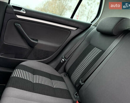 Серый Фольксваген Гольф, объемом двигателя 1.6 л и пробегом 227 тыс. км за 6300 $, фото 68 на Automoto.ua