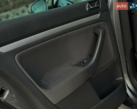 Серый Фольксваген Гольф, объемом двигателя 1.6 л и пробегом 170 тыс. км за 6600 $, фото 79 на Automoto.ua