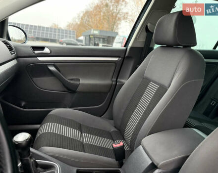 Серый Фольксваген Гольф, объемом двигателя 1.6 л и пробегом 227 тыс. км за 6300 $, фото 47 на Automoto.ua