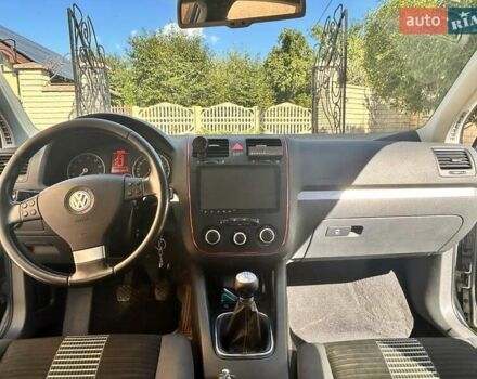 Серый Фольксваген Гольф, объемом двигателя 1.6 л и пробегом 290 тыс. км за 5450 $, фото 6 на Automoto.ua