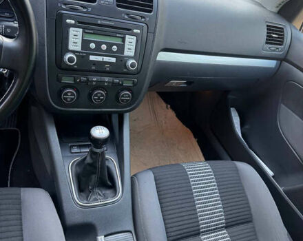 Сірий Фольксваген Гольф, об'ємом двигуна 1.6 л та пробігом 250 тис. км за 6799 $, фото 46 на Automoto.ua