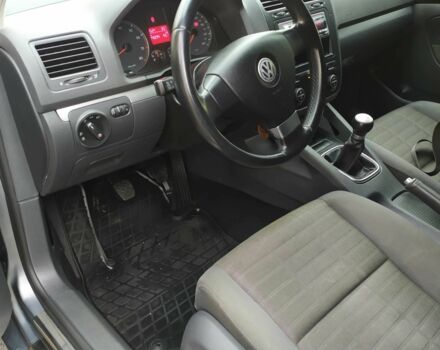 Серый Фольксваген Гольф, объемом двигателя 1.6 л и пробегом 240 тыс. км за 6150 $, фото 11 на Automoto.ua