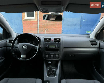 Серый Фольксваген Гольф, объемом двигателя 1.6 л и пробегом 232 тыс. км за 6799 $, фото 28 на Automoto.ua