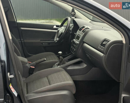 Сірий Фольксваген Гольф, об'ємом двигуна 1.6 л та пробігом 229 тис. км за 5555 $, фото 59 на Automoto.ua