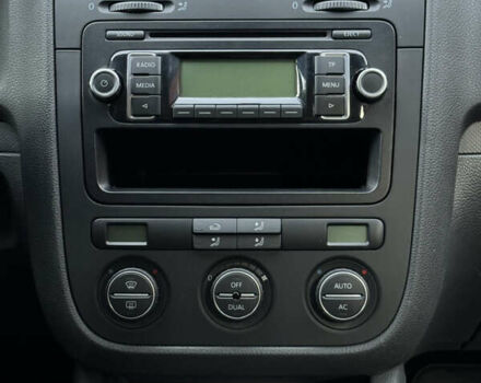 Серый Фольксваген Гольф, объемом двигателя 1.6 л и пробегом 232 тыс. км за 6799 $, фото 37 на Automoto.ua