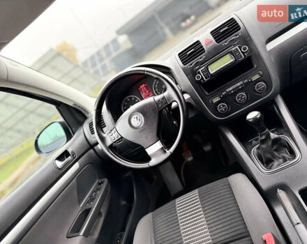 Серый Фольксваген Гольф, объемом двигателя 1.6 л и пробегом 227 тыс. км за 6300 $, фото 34 на Automoto.ua