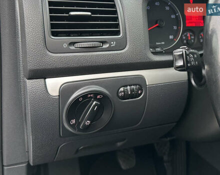 Серый Фольксваген Гольф, объемом двигателя 1.4 л и пробегом 249 тыс. км за 5999 $, фото 27 на Automoto.ua