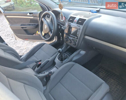 Фольксваген Гольф 2008 в Онуфриевке на Automoto.ua Серый Фольксваген Гольф, объемом двигателя 1.6 л и пробегом 245 тыс. км за 6200 $, фото 3 на Automoto.ua