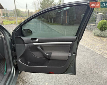 Серый Фольксваген Гольф, объемом двигателя 1.39 л и пробегом 275 тыс. км за 6250 $, фото 32 на Automoto.ua