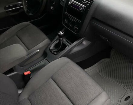 Сірий Фольксваген Гольф, об'ємом двигуна 1.39 л та пробігом 201 тис. км за 5400 $, фото 16 на Automoto.ua