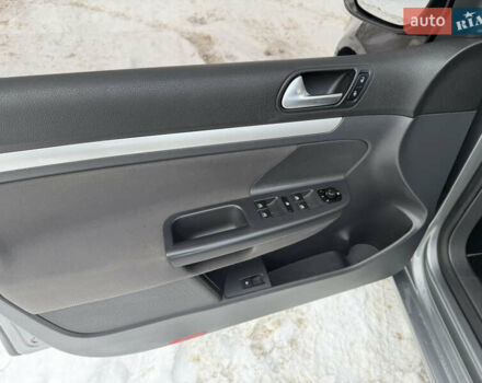 Серый Фольксваген Гольф, объемом двигателя 1.4 л и пробегом 203 тыс. км за 5950 $, фото 27 на Automoto.ua