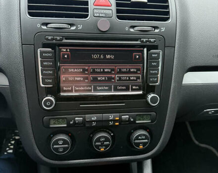 Серый Фольксваген Гольф, объемом двигателя 1.4 л и пробегом 251 тыс. км за 6450 $, фото 40 на Automoto.ua