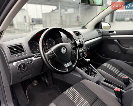 Серый Фольксваген Гольф, объемом двигателя 1.6 л и пробегом 227 тыс. км за 6300 $, фото 49 на Automoto.ua
