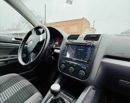 Серый Фольксваген Гольф, объемом двигателя 1.6 л и пробегом 250 тыс. км за 6600 $, фото 6 на Automoto.ua