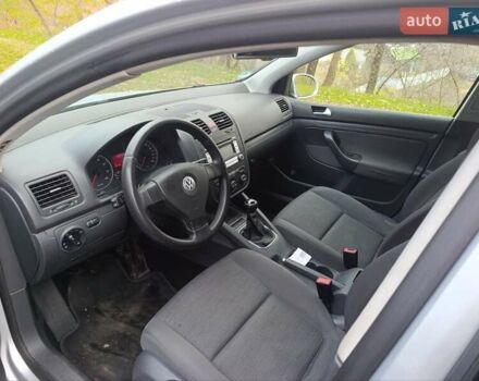 Серый Фольксваген Гольф, объемом двигателя 1.6 л и пробегом 280 тыс. км за 6500 $, фото 12 на Automoto.ua