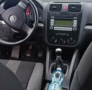 Серый Фольксваген Гольф, объемом двигателя 1.6 л и пробегом 204 тыс. км за 5750 $, фото 10 на Automoto.ua