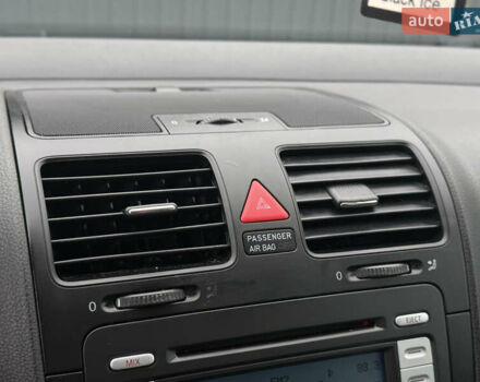 Сірий Фольксваген Гольф, об'ємом двигуна 1.6 л та пробігом 229 тис. км за 5555 $, фото 70 на Automoto.ua