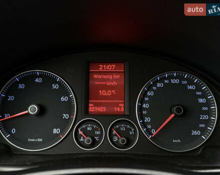 Серый Фольксваген Гольф, объемом двигателя 1.6 л и пробегом 227 тыс. км за 6300 $, фото 97 на Automoto.ua