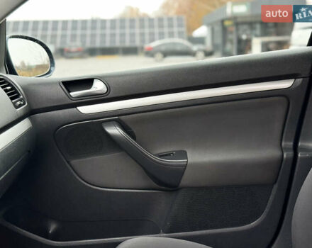 Серый Фольксваген Гольф, объемом двигателя 1.6 л и пробегом 227 тыс. км за 6300 $, фото 48 на Automoto.ua