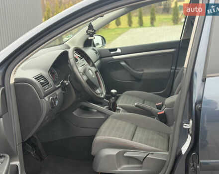 Сірий Фольксваген Гольф, об'ємом двигуна 1.6 л та пробігом 229 тис. км за 5555 $, фото 43 на Automoto.ua