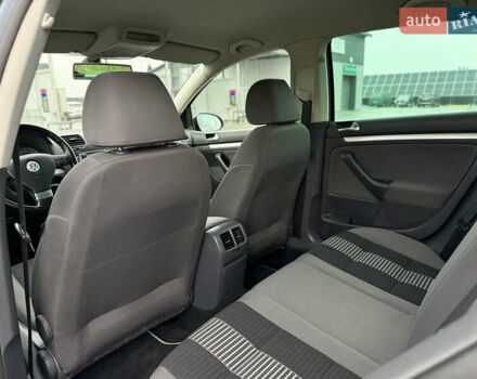 Серый Фольксваген Гольф, объемом двигателя 1.6 л и пробегом 227 тыс. км за 6300 $, фото 63 на Automoto.ua