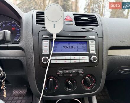 Серый Фольксваген Гольф, объемом двигателя 2.5 л и пробегом 247 тыс. км за 5700 $, фото 9 на Automoto.ua