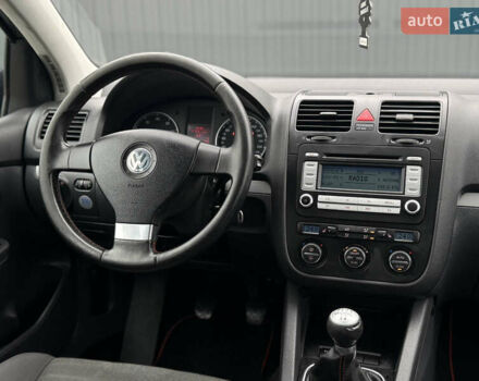 Сірий Фольксваген Гольф, об'ємом двигуна 1.6 л та пробігом 229 тис. км за 5555 $, фото 65 на Automoto.ua