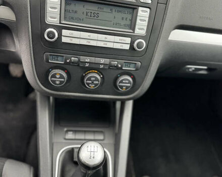 Серый Фольксваген Гольф, объемом двигателя 1.6 л и пробегом 247 тыс. км за 5550 $, фото 12 на Automoto.ua