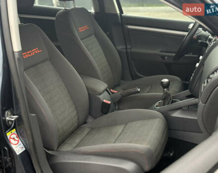 Сірий Фольксваген Гольф, об'ємом двигуна 1.6 л та пробігом 229 тис. км за 5555 $, фото 61 на Automoto.ua