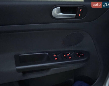 Серый Фольксваген Гольф, объемом двигателя 1.6 л и пробегом 248 тыс. км за 7200 $, фото 60 на Automoto.ua