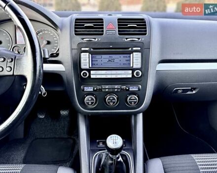 Сірий Фольксваген Гольф, об'ємом двигуна 1.6 л та пробігом 200 тис. км за 5790 $, фото 50 на Automoto.ua