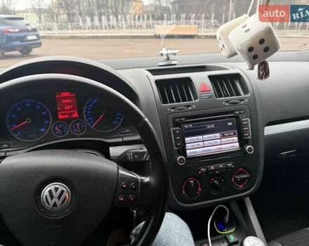 Серый Фольксваген Гольф, объемом двигателя 1.6 л и пробегом 185 тыс. км за 5800 $, фото 23 на Automoto.ua