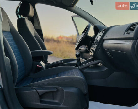 Сірий Фольксваген Гольф, об'ємом двигуна 1.6 л та пробігом 170 тис. км за 6600 $, фото 39 на Automoto.ua