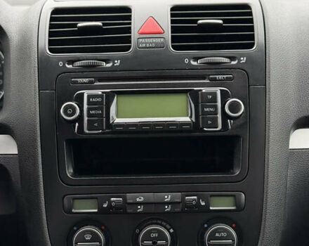 Серый Фольксваген Гольф, объемом двигателя 1.6 л и пробегом 227 тыс. км за 6300 $, фото 37 на Automoto.ua