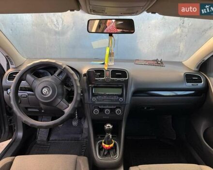Фольксваген Гольф 2009 в Хмельницком на Automoto.ua Серый Фольксваген Гольф, объемом двигателя 1.97 л и пробегом 233 тыс. км за 8000 $, фото 9 на Automoto.ua