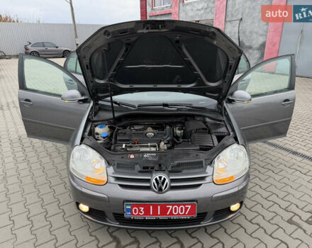 Серый Фольксваген Гольф, объемом двигателя 1.4 л и пробегом 204 тыс. км за 6350 $, фото 42 на Automoto.ua